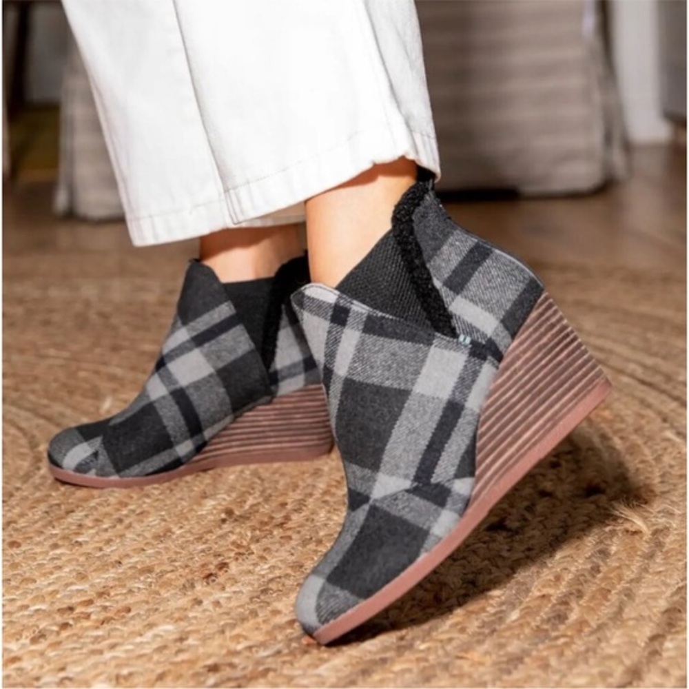 NEW TOMS Kelsey Wedge Bootie Size 9.5 Black Plaid Wool Blend OrthoLite